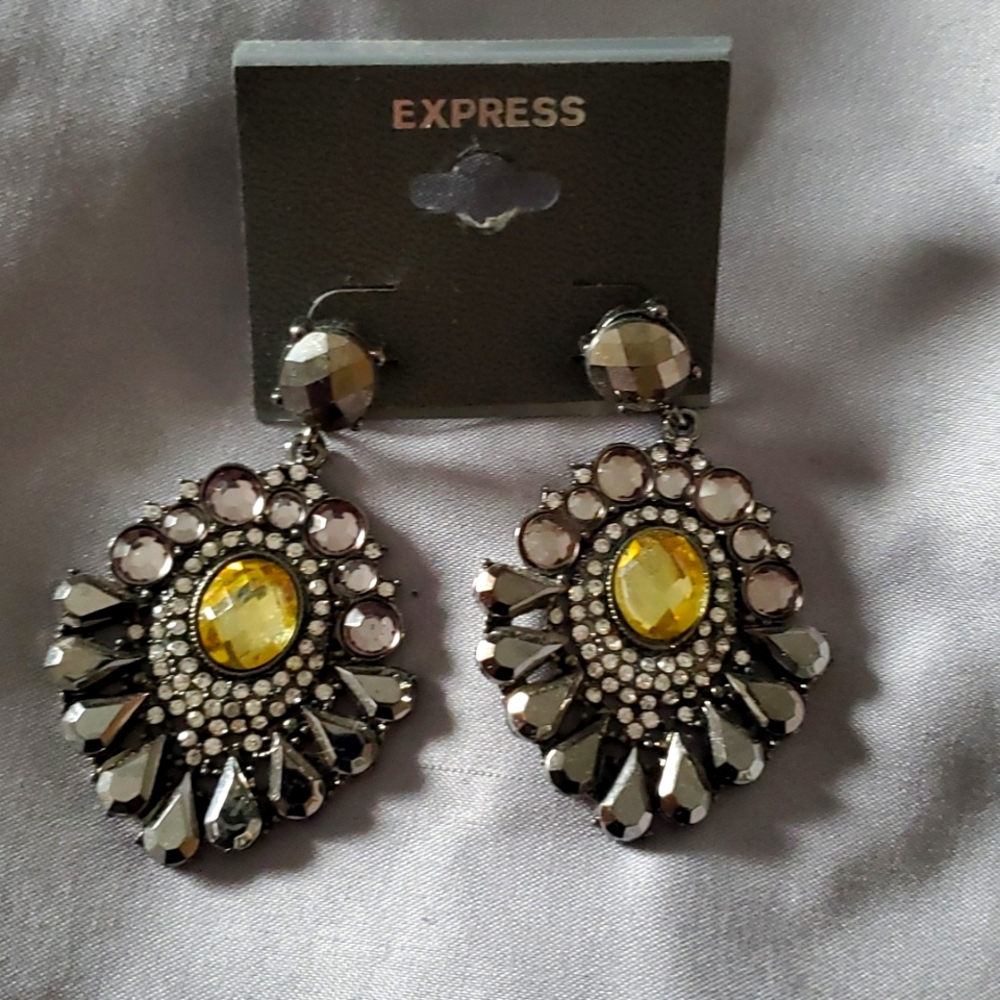 Express earrings